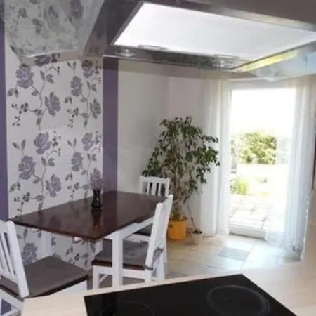 Apartment In Mit Grossem Garten